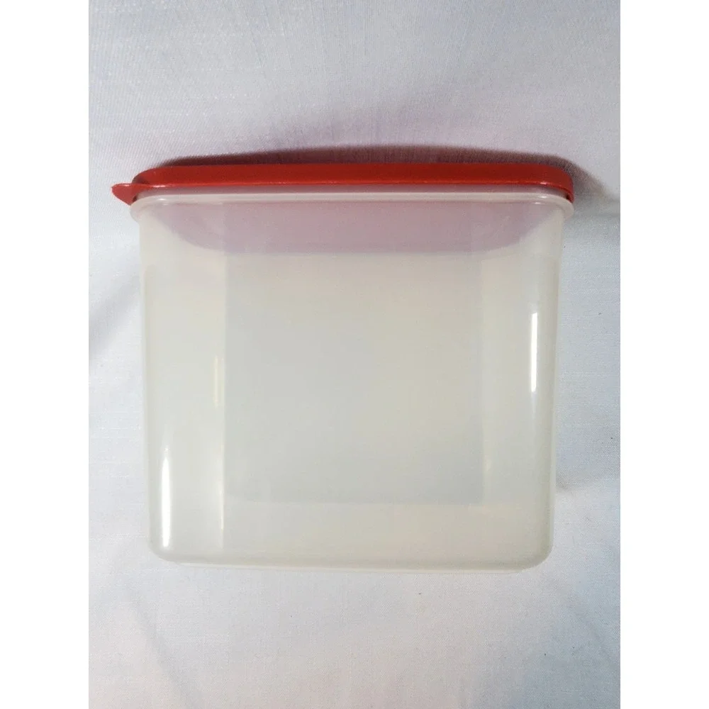 Rubbermaid ● 16.2 Cup Food Storage Container 3.8L Red Lid ● Made‎ in USA